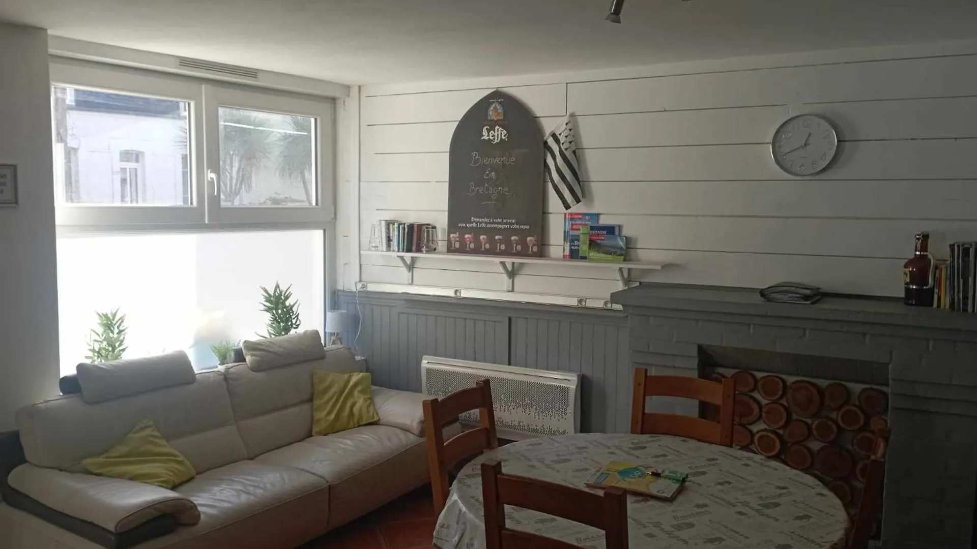 Ancien Bar Lemon Cafe Apartment Sainte-Anne-d'Auray France